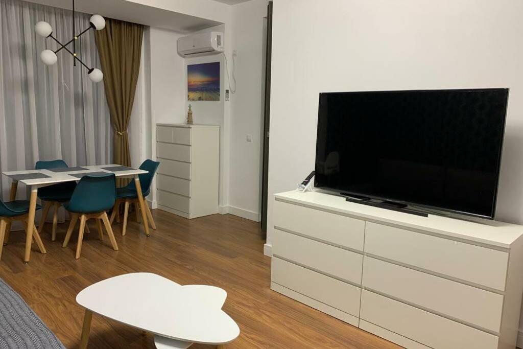 Andreve Apartment By Onix Blue Mamaia Nord, Baby Friendly, Private Parking Navodari Exterior photo
